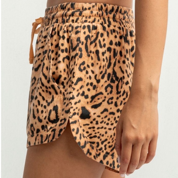 Billabong cheetah print shorts - Picture 3 of 6